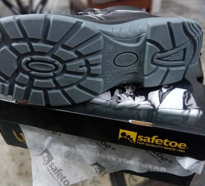 safetoe hiking and labour shoe 2