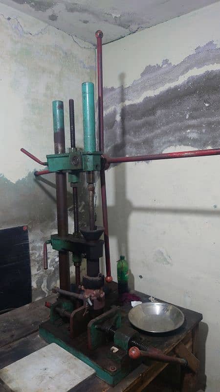 Hand molding machine no. 5 in running condition 0