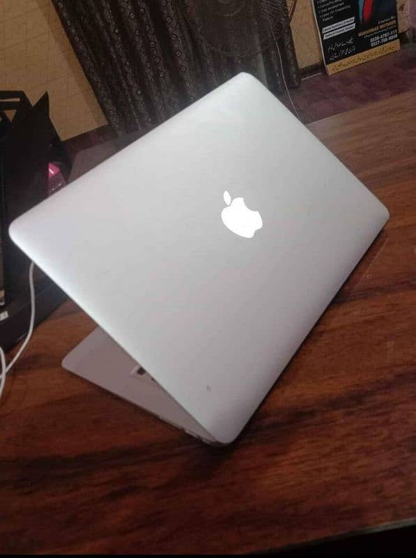 Apple Macbook Air 2015 Model | 8 GB Ram | 256 GB Storage | 8hr Battery 2