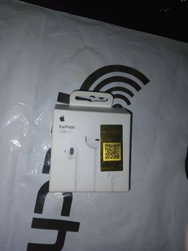 Apple Earphones Original With warranty card 2