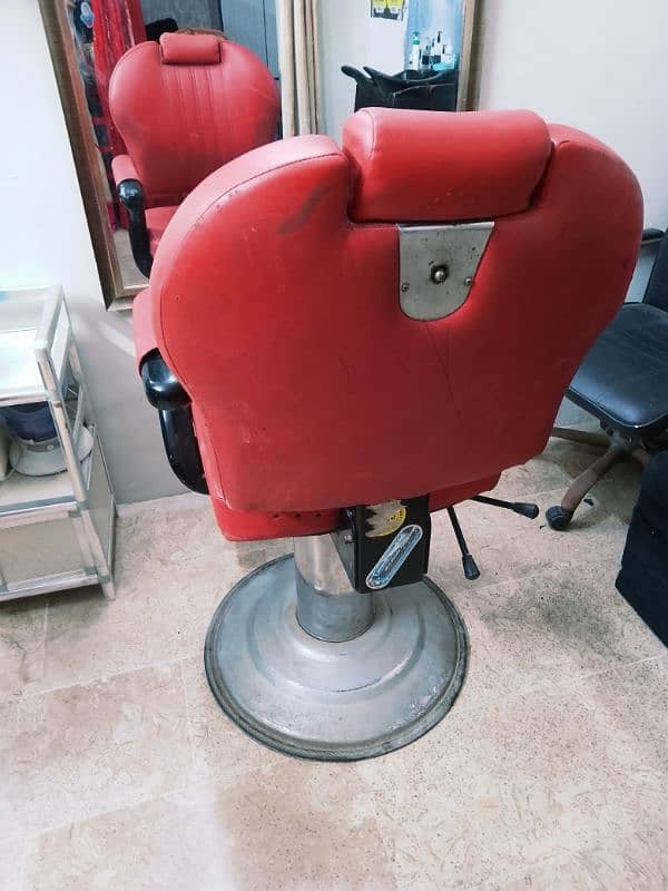 makeup chair 2 red 1 red and black 5