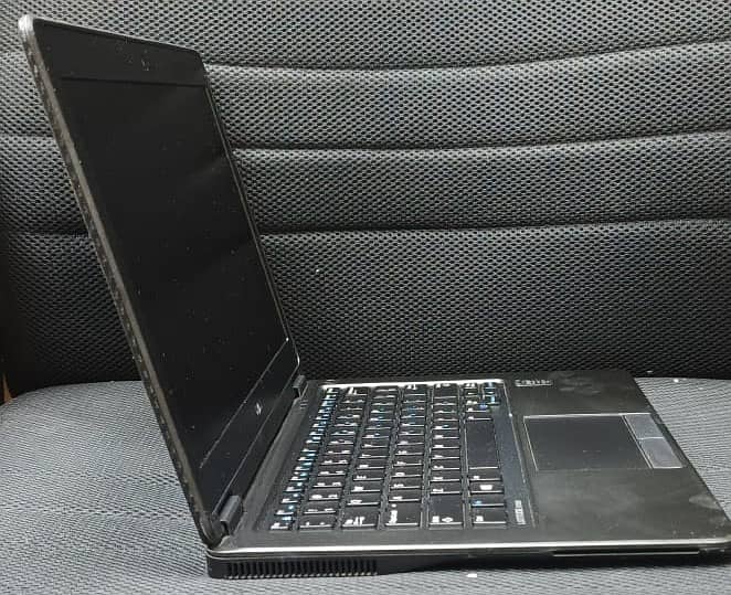 Laptop Dell E-7250 3