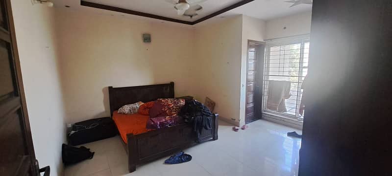 16 MARLA UPPER PORTION IS AVAILABLE FOR RENT IN VALANCIA HOUSING SOCIETY 8