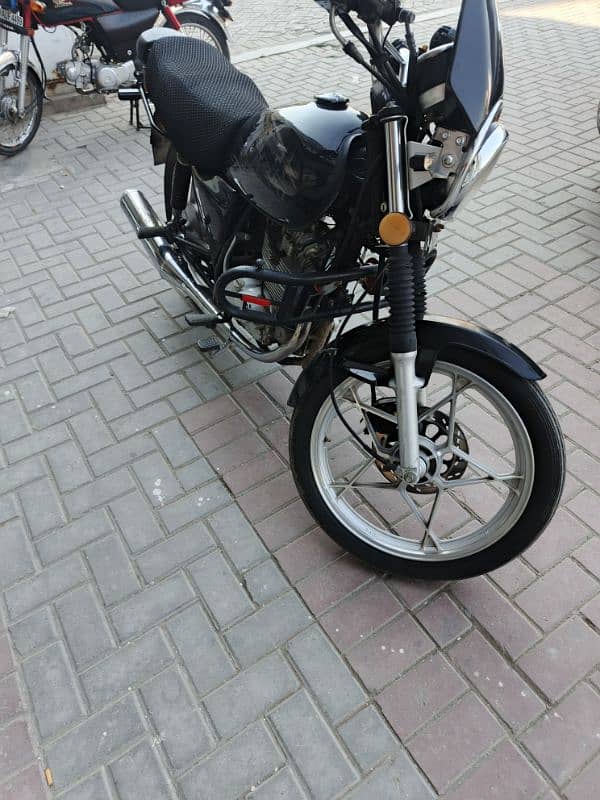 150 GS SUZUKI 2