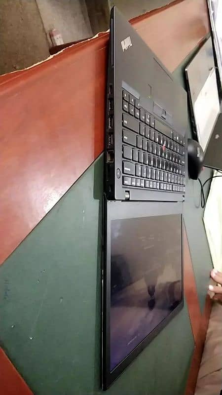 Lenovo ThinkPad Core i7 6th Gen 8Gb/256Gb Hard disk 9