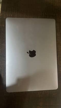 MacBook Pro 2017 13 inches 8 GB / 128GB