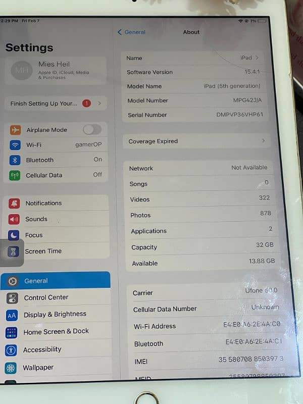 apple IPad 5th generation 32gb (golden) 10/10 condition 1