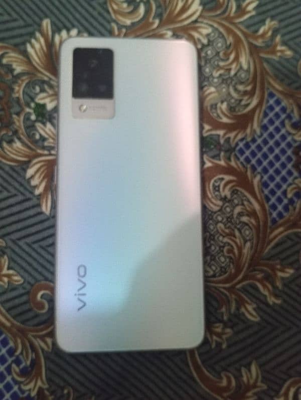 Vivo v21 4