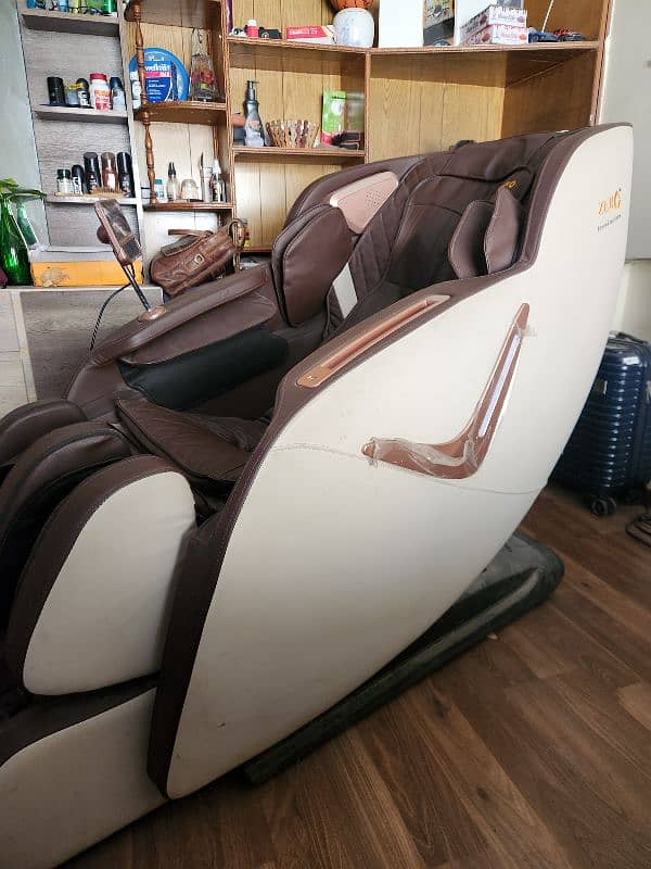 U-VICTOR MASSAGE CHAIR 2