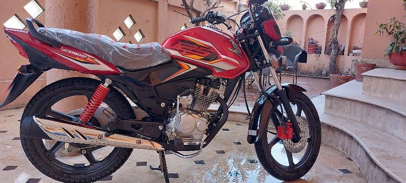 Brandnew Honda Cb125F (Cocktail Red) 2025 model 0