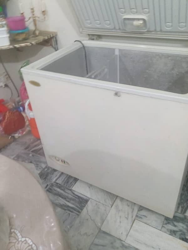 waves deep freezer in good working condition 2