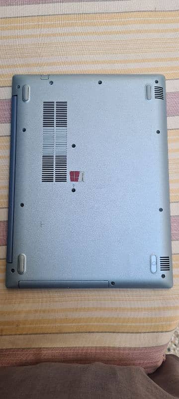 lenovo 360 ideapad (AMD  A6 7th Generation) 9