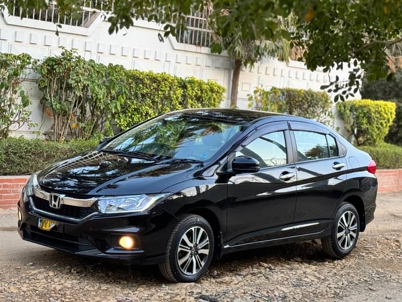 Honda City Aspire cvt 1.5 2022 low mileage better then yaris corolla 1