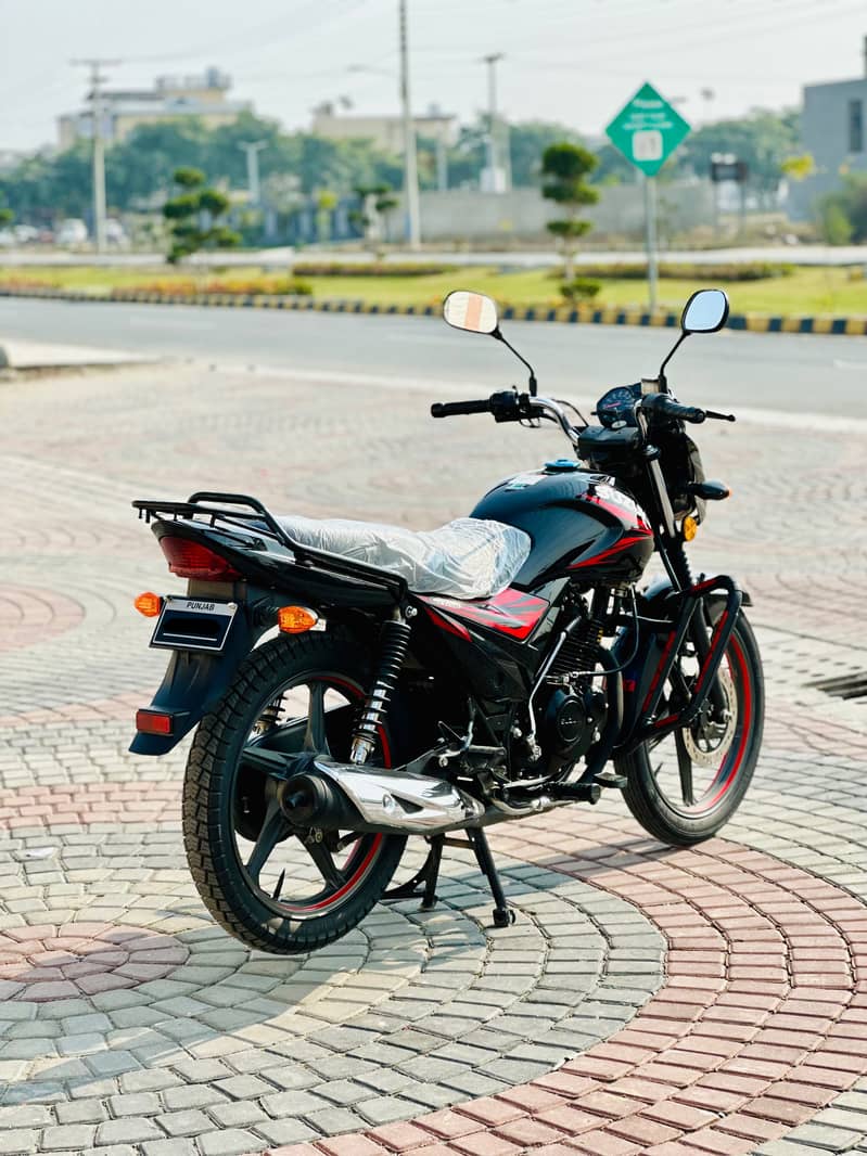 Suzuki GR-150 2022 27-December model only 3900kms driven brand new 2