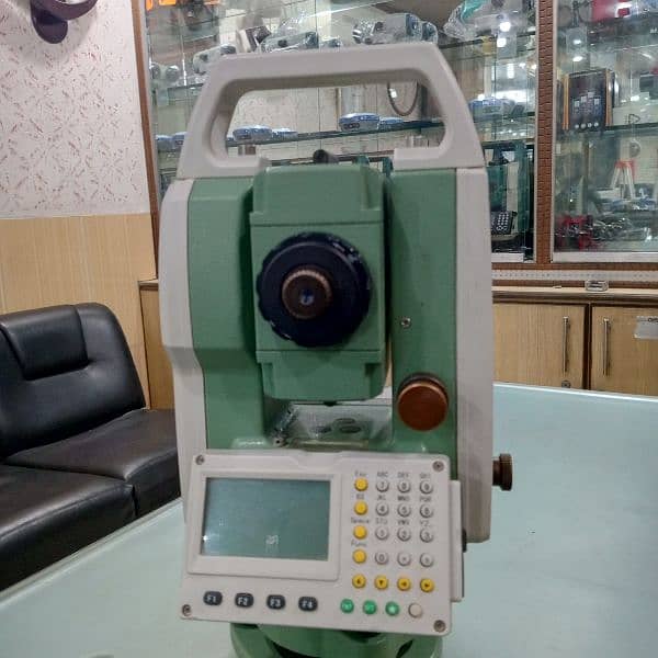 FOIF Total station RTS105R3 Reflectorless 300meter (slightly used) 4