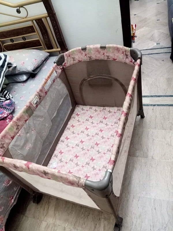 baby cot 1