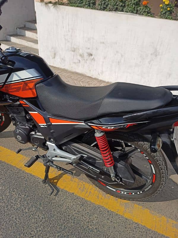 Honda Cb150F 8