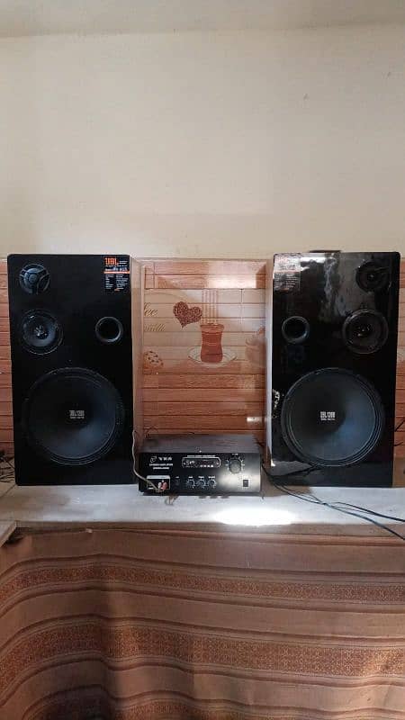 12 inches speakers with amplifier. 2