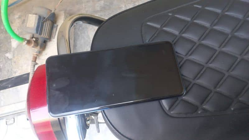 Infinix hot 40i mobile for sale good and lush condition 4