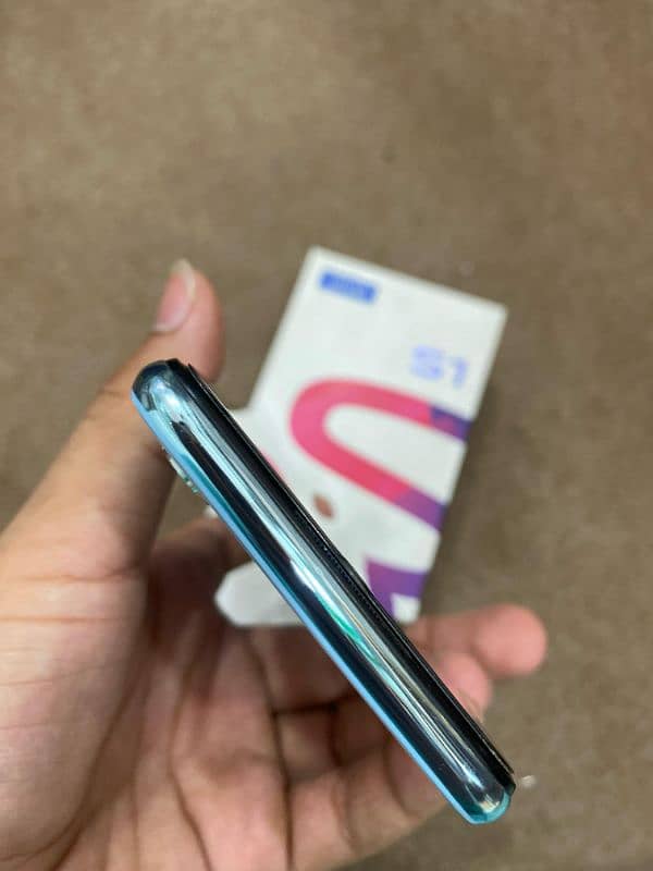 vivo s1 4/128 2