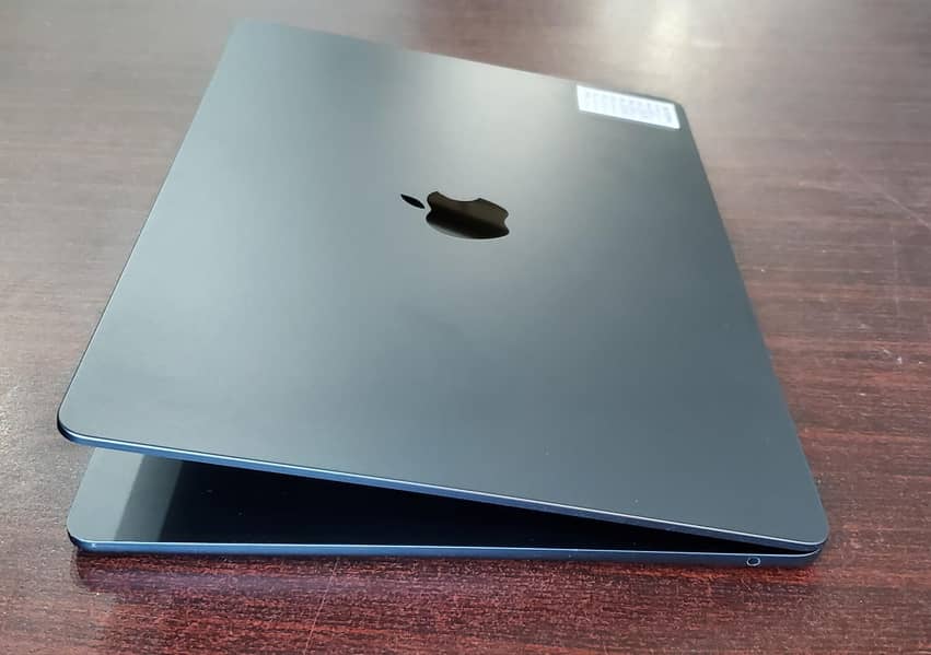 MACBOOK M3 AIR 15-INCHS 8GB RAM 256GB SSD MIDNIGHT 3