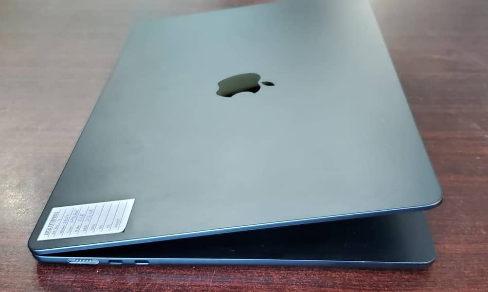 MACBOOK M3 AIR 15-INCHS 8GB RAM 256GB SSD MIDNIGHT 4