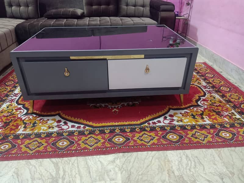 Tv Lounge Center Table In Good Condition 2