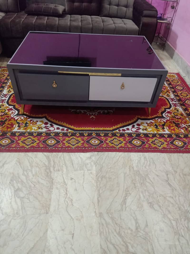 Tv Lounge Center Table In Good Condition 3