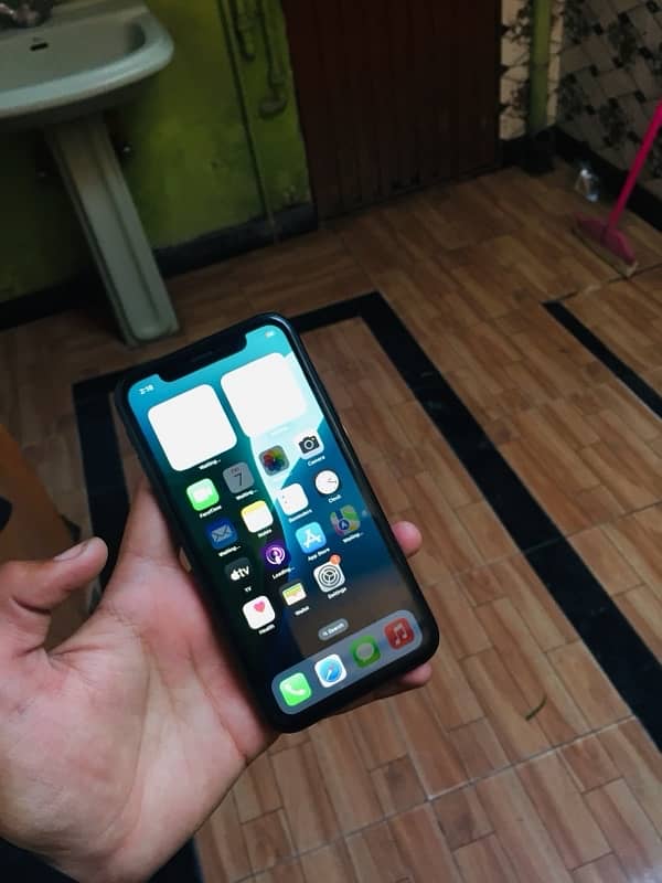 iPhone XR 10/10 waterpack urgent 4