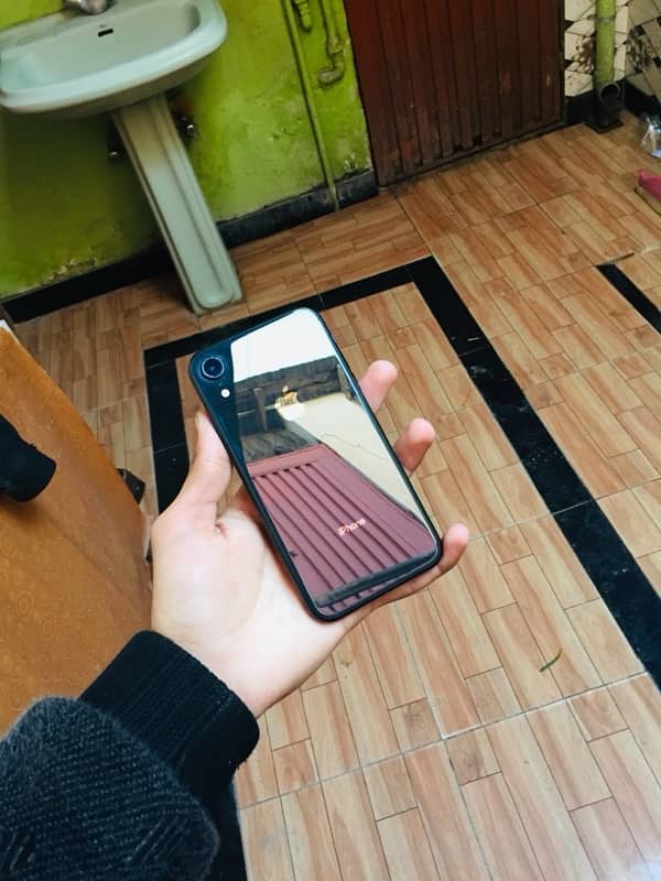 iPhone XR 10/10 waterpack urgent 8