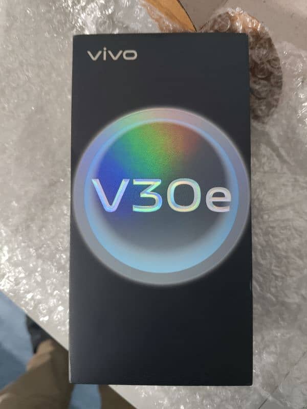 Vivo V30e, 5G, in warranty (8 months) 2