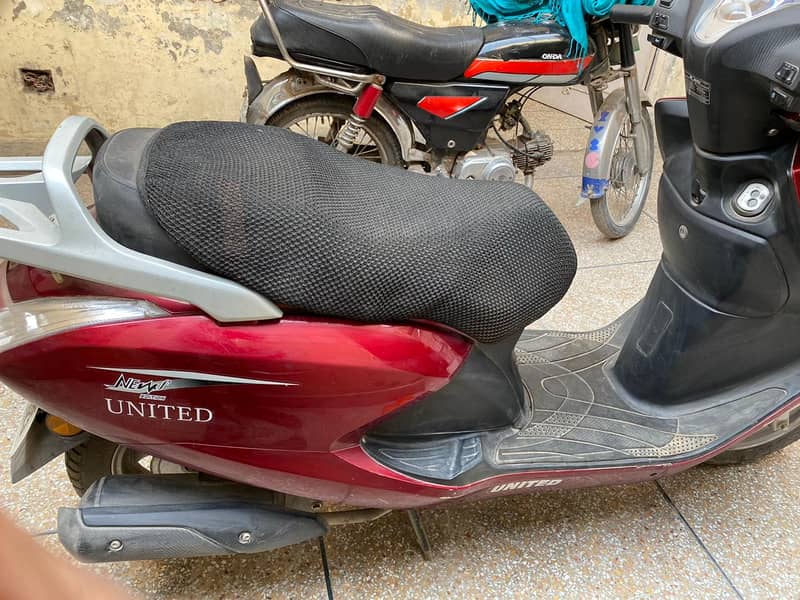 United 100CC Scooty for Sale in Good Condition 2