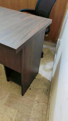 Computer Table For Sale in Excellent Condition