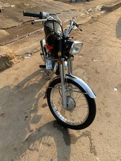 all okay bike Black colour bike 1991 model Karachi number