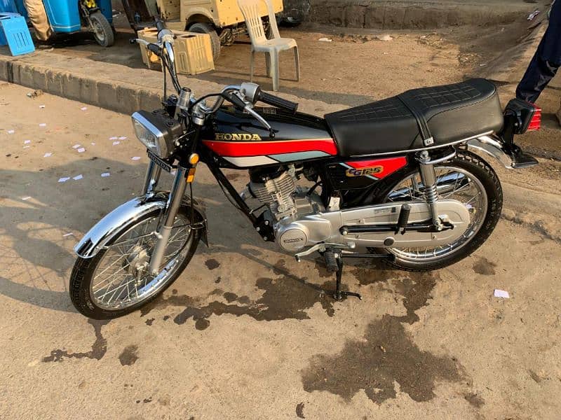 all okay bike Black colour bike 1991 model Karachi number 3