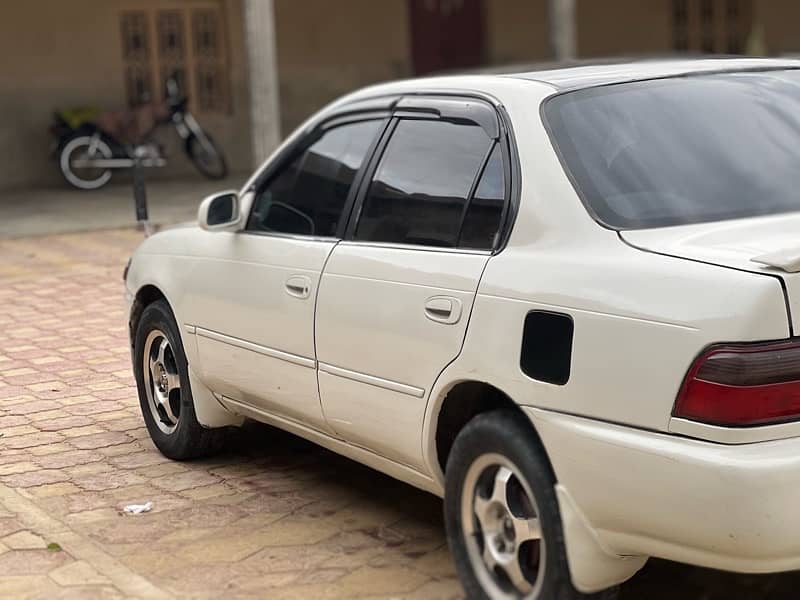 Toyota indus Corolla 2000 3