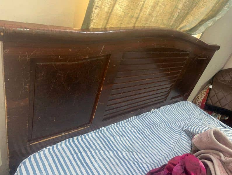 Wooden bed king Size 0