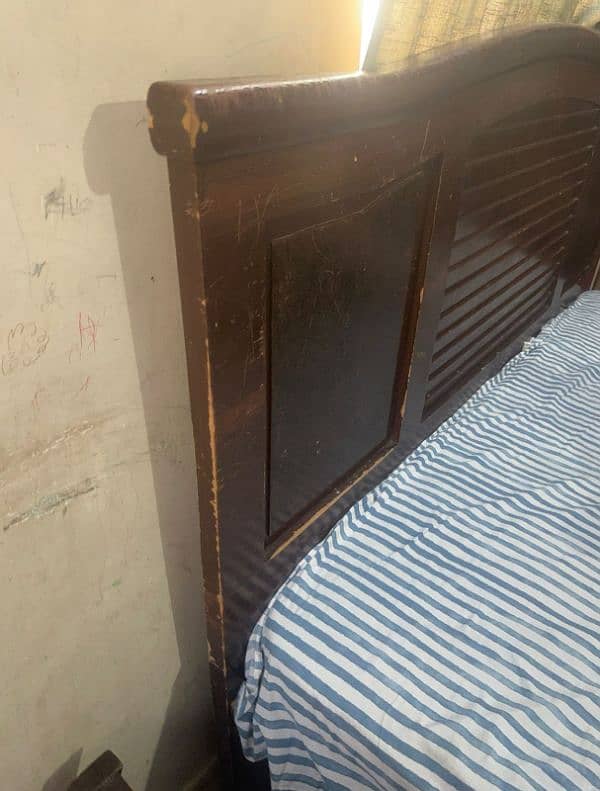 Wooden bed king Size 1