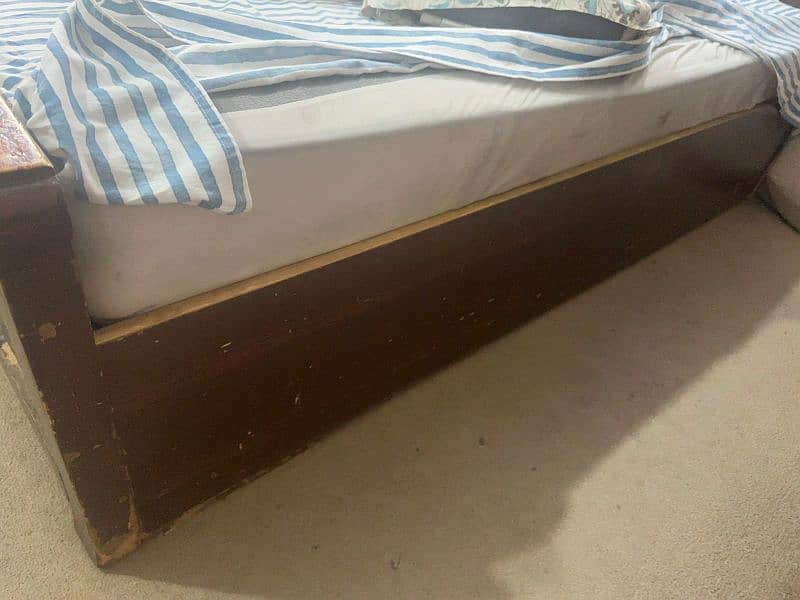 Wooden bed king Size 3