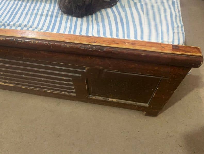 Wooden bed king Size 5