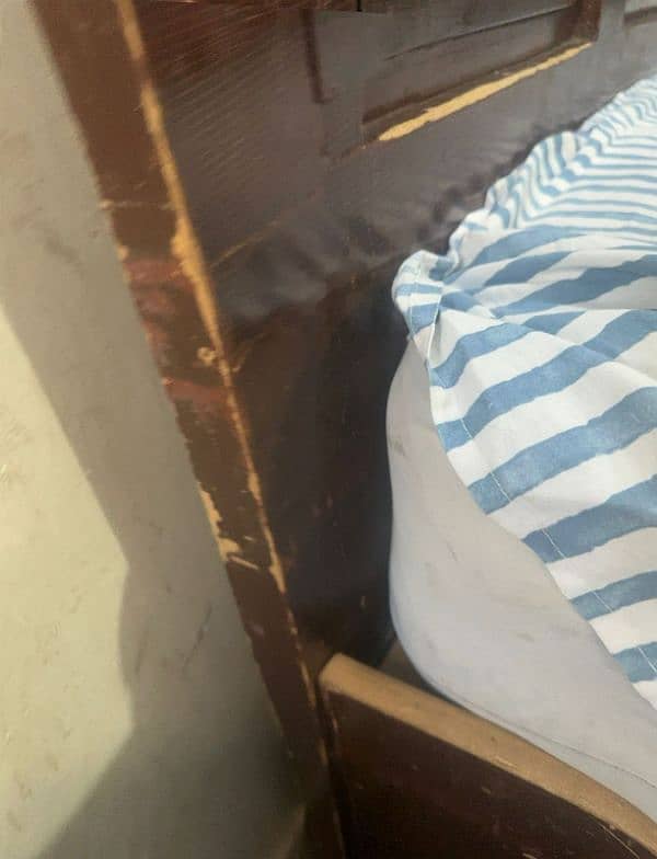 Wooden bed king Size 6