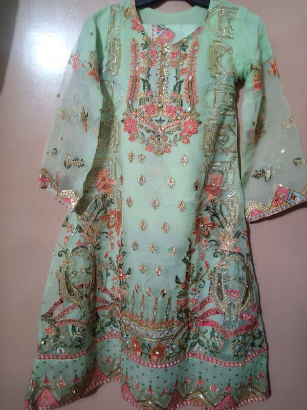 barri dress, beautiful fancy dress. contact on WhatsApp only 0