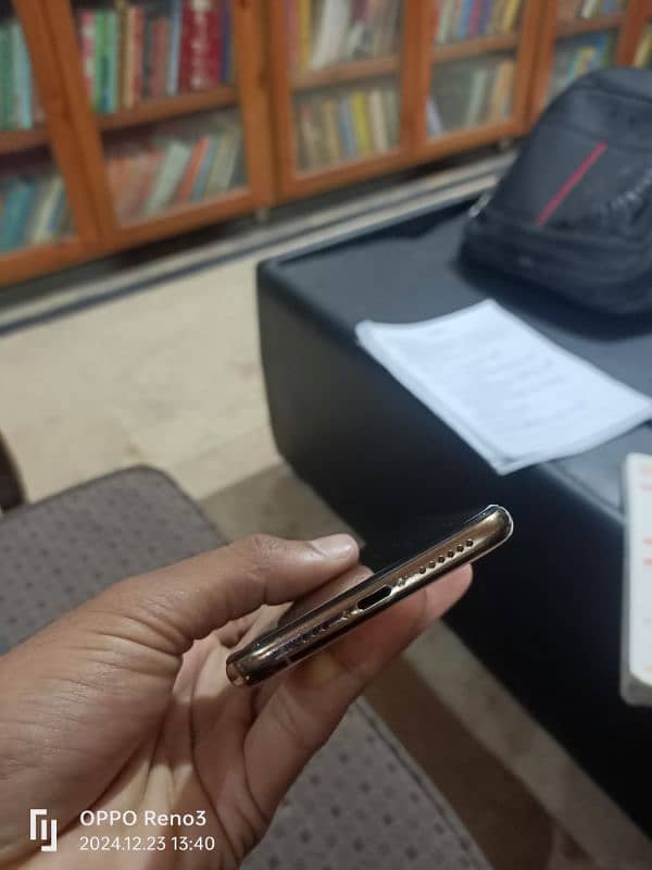 Iphone xs 512gb not pta with box 4