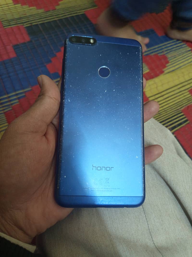 Honor 7C 1