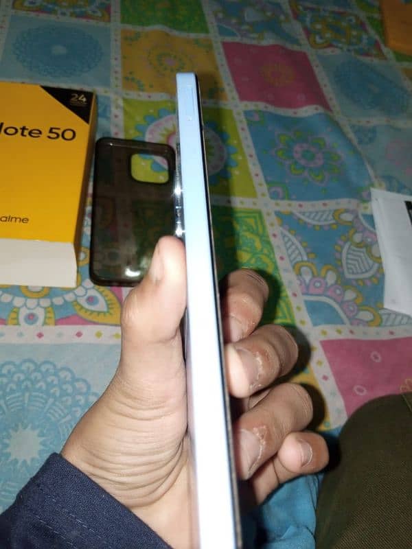 is am selling my phone which is in good condition realme note 50 3