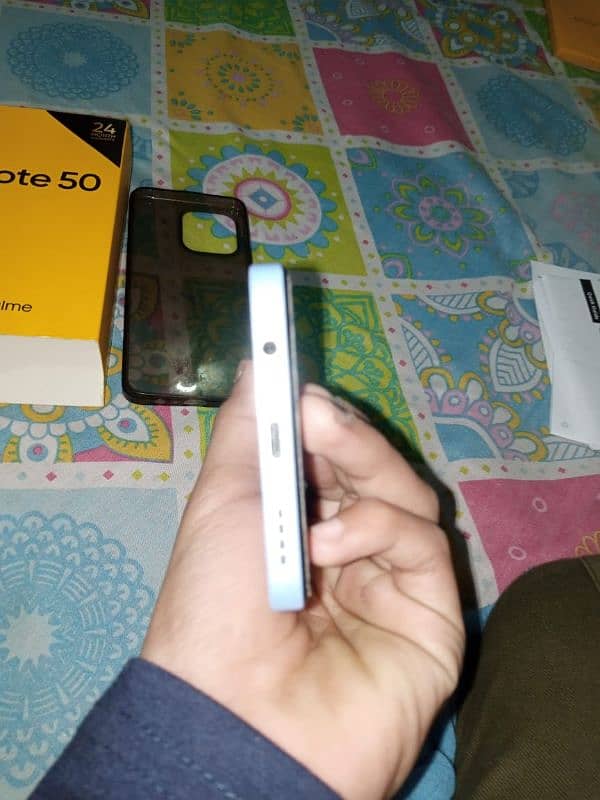 is am selling my phone which is in good condition realme note 50 4