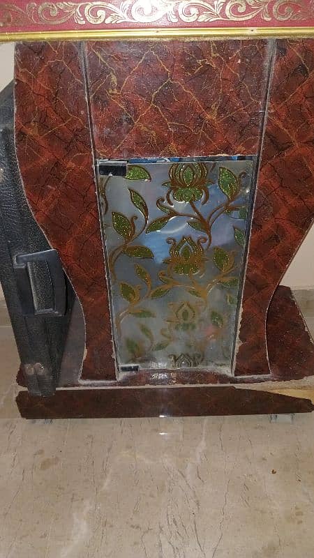 Aquarium with wood stand in good condition 1