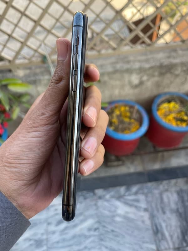 iphone 11 pro 2