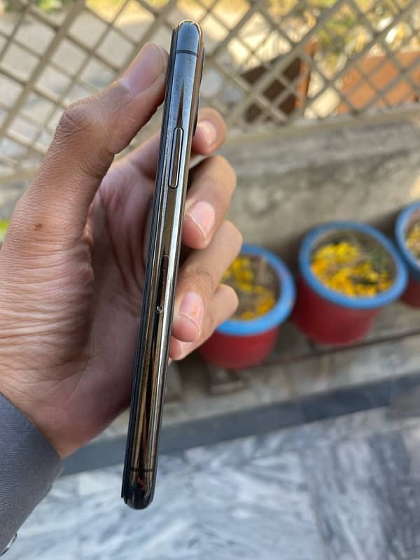 iphone 11 pro 4