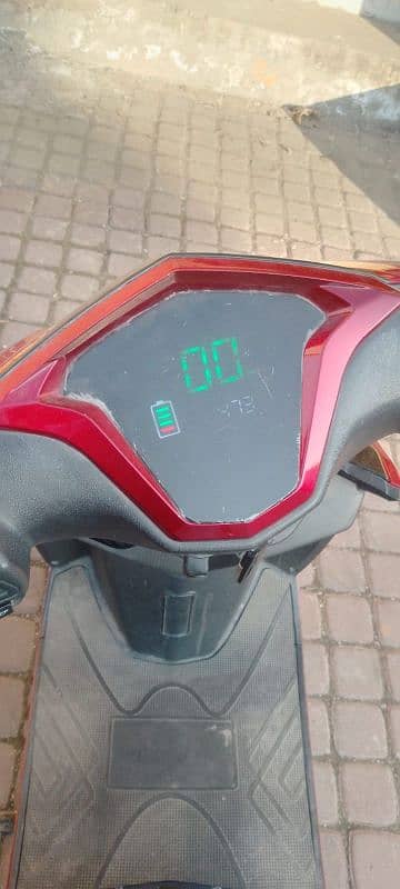 Jolta Electric Scooty 70D 3